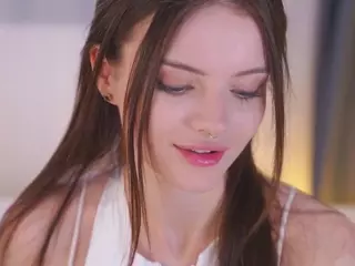 Bella's Live Sex Cam Show