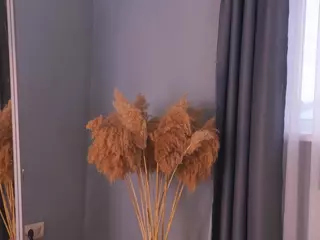 Bella's Live Sex Cam Show