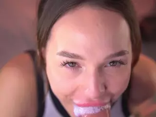 Bllowjoyy's Live Sex Cam Show
