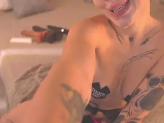 Bllowjoyy's Live Sex Cam Show