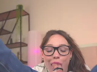 Bllowjoyy's Live Sex Cam Show