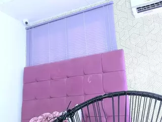 quianna-1's Live Sex Cam Show