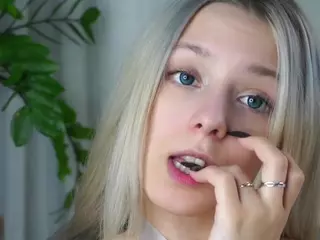 AntoniaHey's Live Sex Cam Show