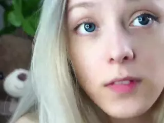 AntoniaHey's Live Sex Cam Show
