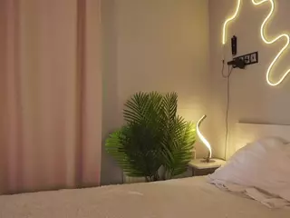 Emi's Live Sex Cam Show