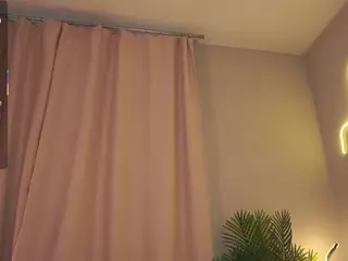 Emi's Live Sex Cam Show