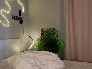 Emi's Live Sex Cam Show