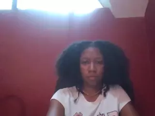 Yummyluvsme's Live Sex Cam Show