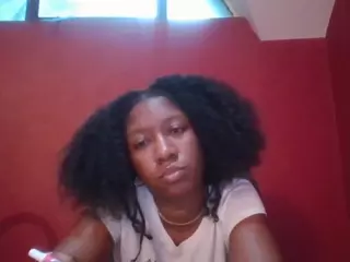 Yummyluvsme's Live Sex Cam Show