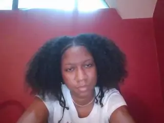 Yummyluvsme's Live Sex Cam Show