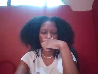 Yummyluvsme's Live Sex Cam Show