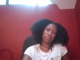 Yummyluvsme's Live Sex Cam Show