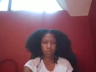 Yummyluvsme's Live Sex Cam Show
