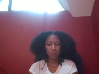 Yummyluvsme's Live Sex Cam Show