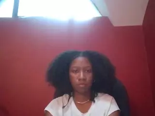 Yummyluvsme's Live Sex Cam Show