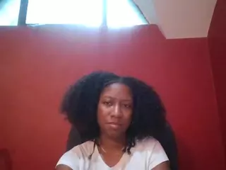Yummyluvsme's Live Sex Cam Show