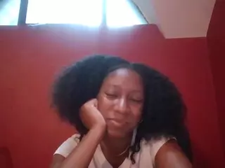 Yummyluvsme's Live Sex Cam Show