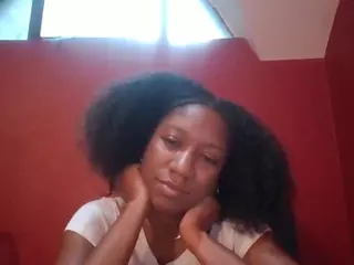 Yummyluvsme's Live Sex Cam Show