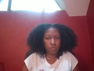 Yummyluvsme's Live Sex Cam Show