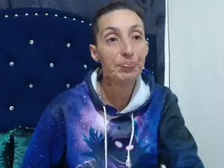 anyu1306's Live Sex Cam Show