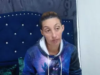 anyu1306's Live Sex Cam Show