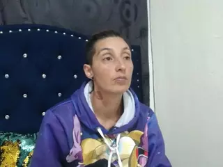 anyu1306's Live Sex Cam Show
