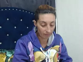 anyu1306's Live Sex Cam Show