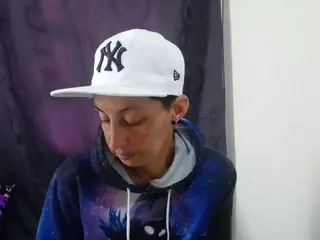 anyu1306's Live Sex Cam Show