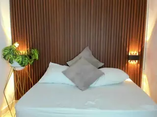 aurora-johnson's Live Sex Cam Show