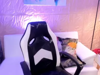 MAGICCRISTALL's Live Sex Cam Show