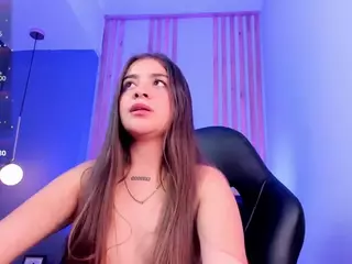 Brunettee-1's Live Sex Cam Show
