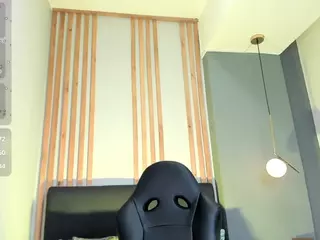 Brunettee-1's Live Sex Cam Show