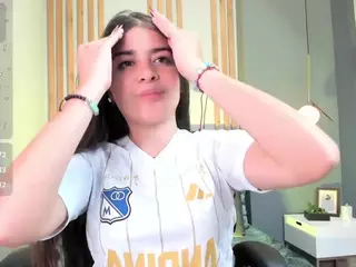 Brunettee-1's Live Sex Cam Show