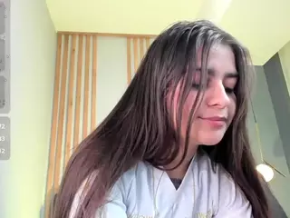 Brunettee-1's Live Sex Cam Show