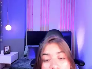 Brunettee-1's Live Sex Cam Show