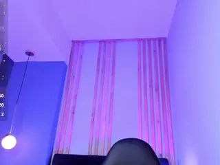 Brunettee-1's Live Sex Cam Show