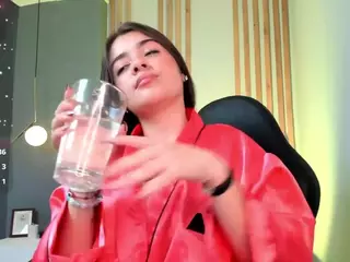 Brunettee-1's Live Sex Cam Show