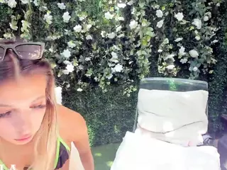 emmajudy's Live Sex Cam Show