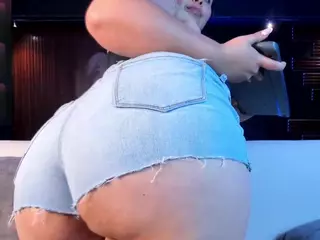 Chlloe-Lee's Live Sex Cam Show