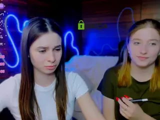 flora-ri's Live Sex Cam Show