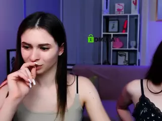 flora-ri's Live Sex Cam Show