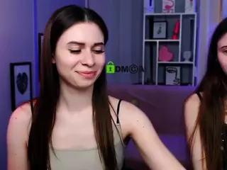 flora-ri's Live Sex Cam Show