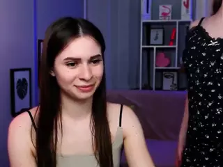 flora-ri's Live Sex Cam Show