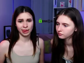 flora-ri's Live Sex Cam Show