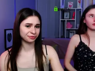 flora-ri's Live Sex Cam Show
