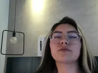 mila-mendoza's Live Sex Cam Show