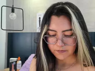 mila-mendoza's Live Sex Cam Show