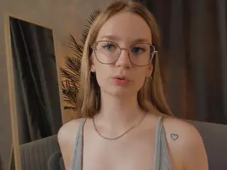 ZaraBrougham's Live Sex Cam Show