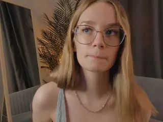 ZaraBrougham's Live Sex Cam Show