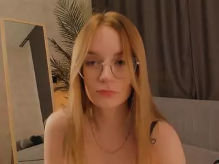 ZaraBrougham's Live Sex Cam Show